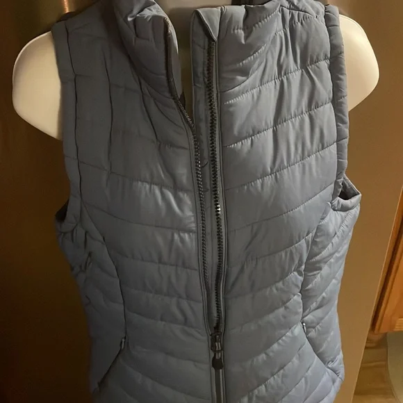 Moonlight Blue Vest ❄️ - Picture 16 of 16